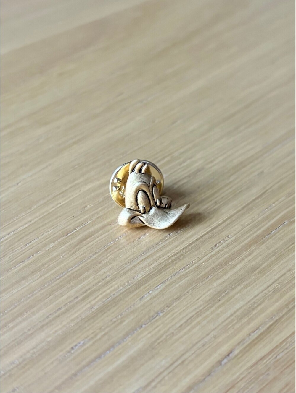 VTG Warner Bros 1992 Daffy Duck Gold Tone Lapel Pin Looney Toons